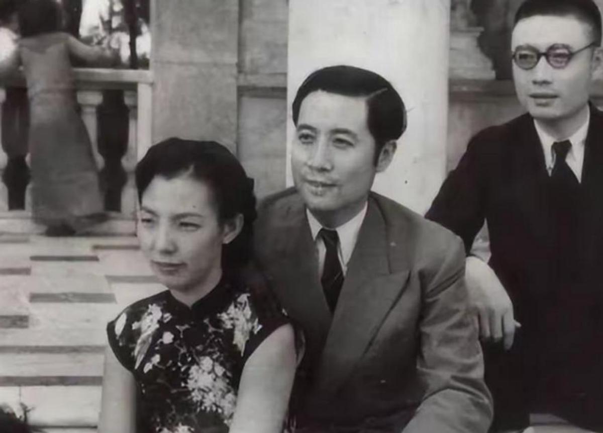 “军统局内有地下党？”军统头子戴笠闻讯震怒，刚要下令缉拿“内鬼”，但看到内鬼的名