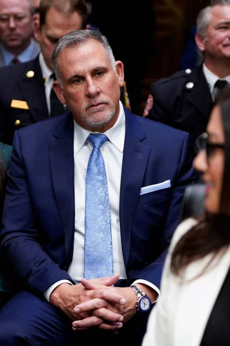 美国劳工部长洛丽·查韦斯-德雷默的丈夫肖恩·德雷默因被两名女性工作人员举报在劳工