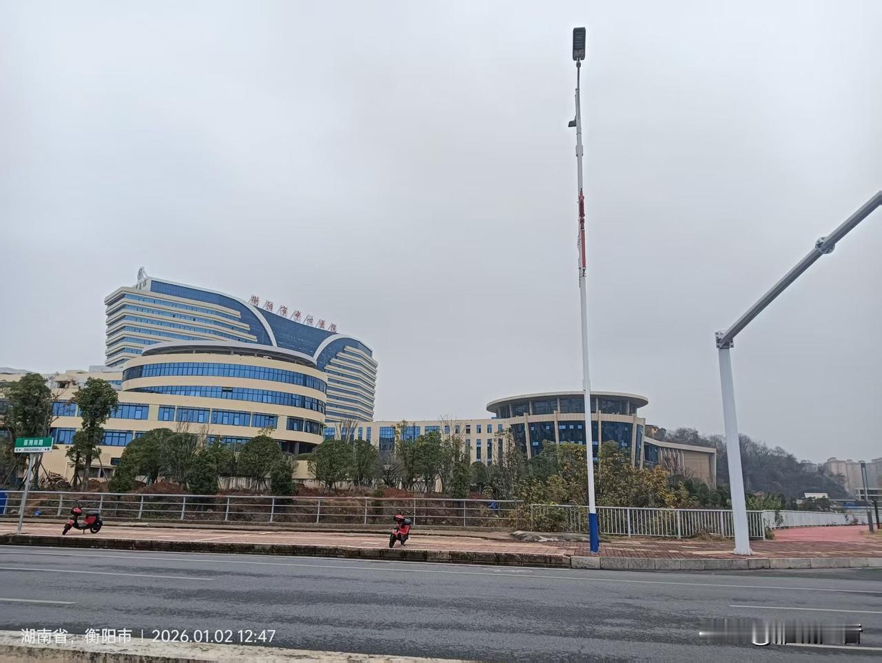 很多市民最关心的民生项目：衡阳市中心医院新院区什么时候投入使用呢？近日，看到衡阳