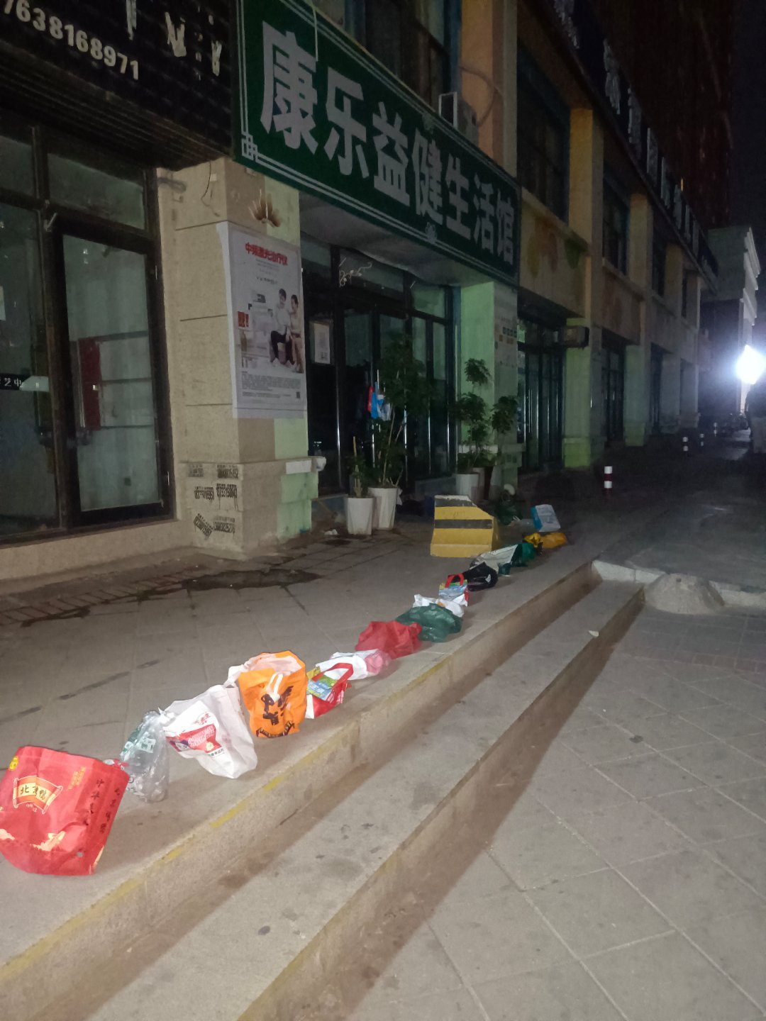 大妈们排队领鸡蛋的最高境界 ​​​