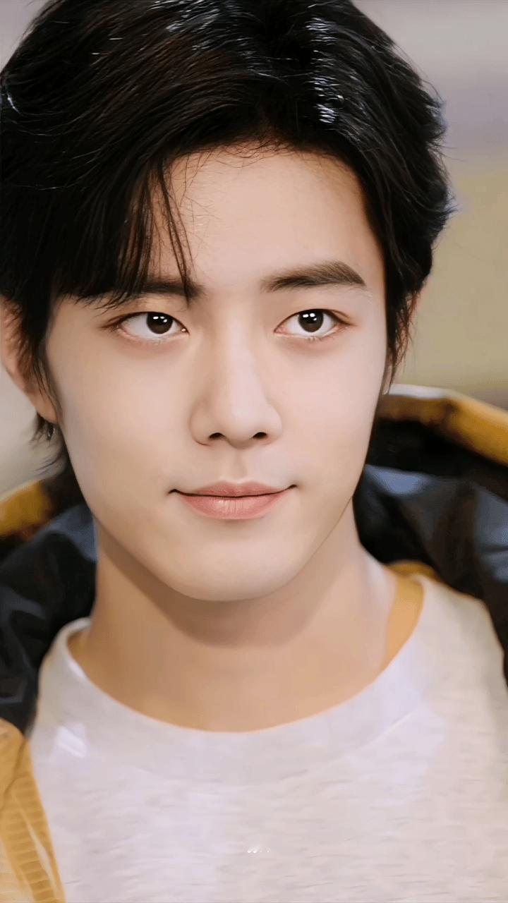 肖战 男大校草来了，好帅呀！ 