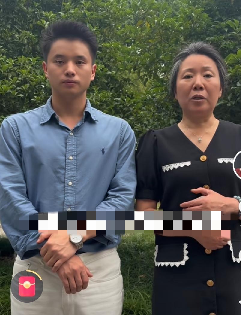 二人向广西捐款10000元！本来自己就很难了，肯定刚直播带货挣的钱，手里稍微好点