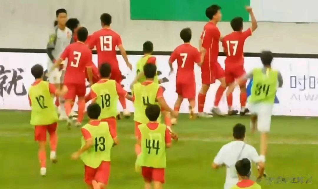 希望寄托青年，中国足球未来有戏！
北京时间9月8日晚，U15东亚杯决赛，中国男足