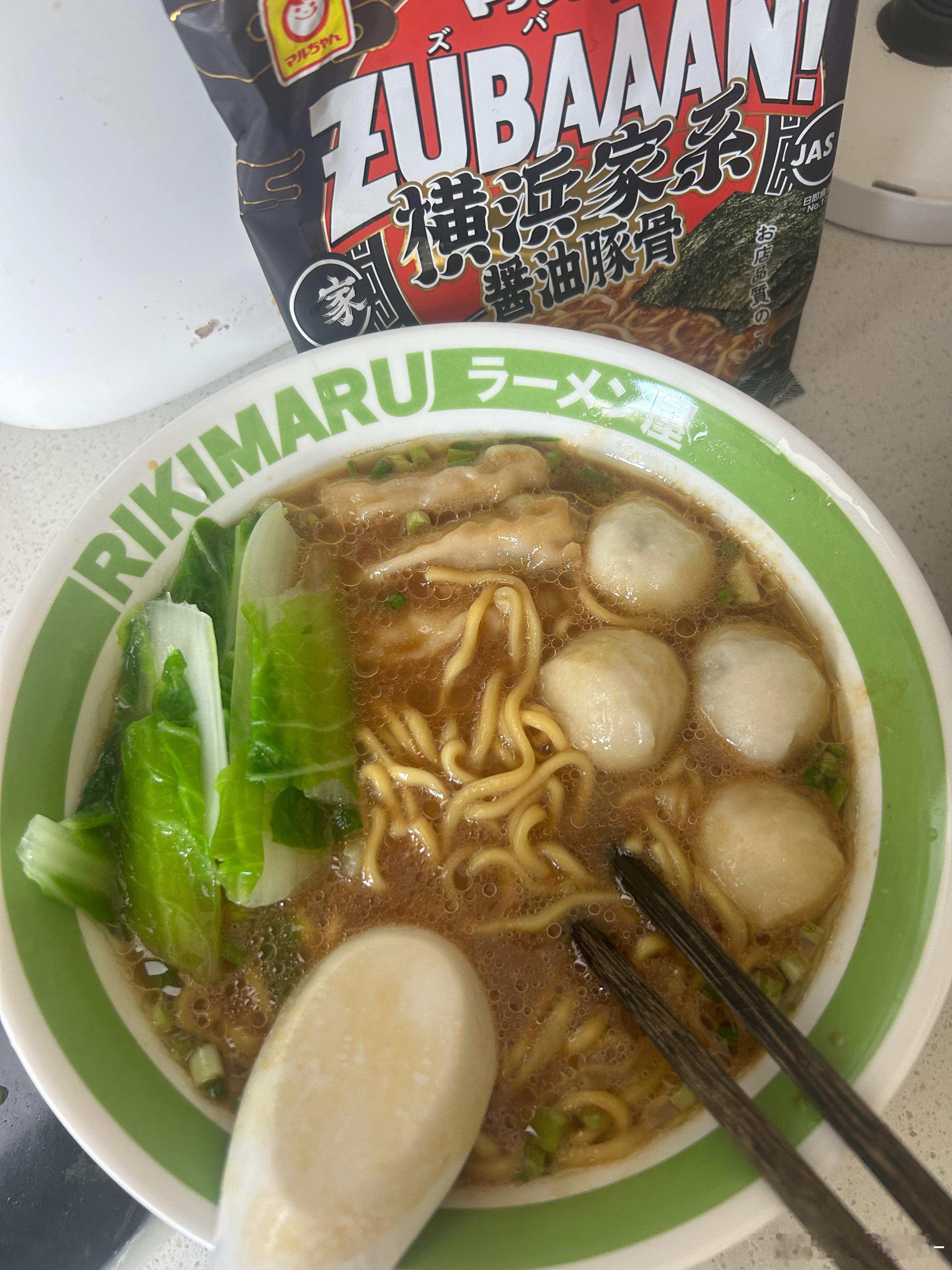 这个味道不喜，汤给3分不香又有点太咸，面给8分，面确实不错，下一位！ 