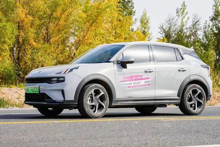 年底的快乐是卡罗拉给的 年底的快乐，卡罗拉真给足了！就说这性价比，同级别里它价格