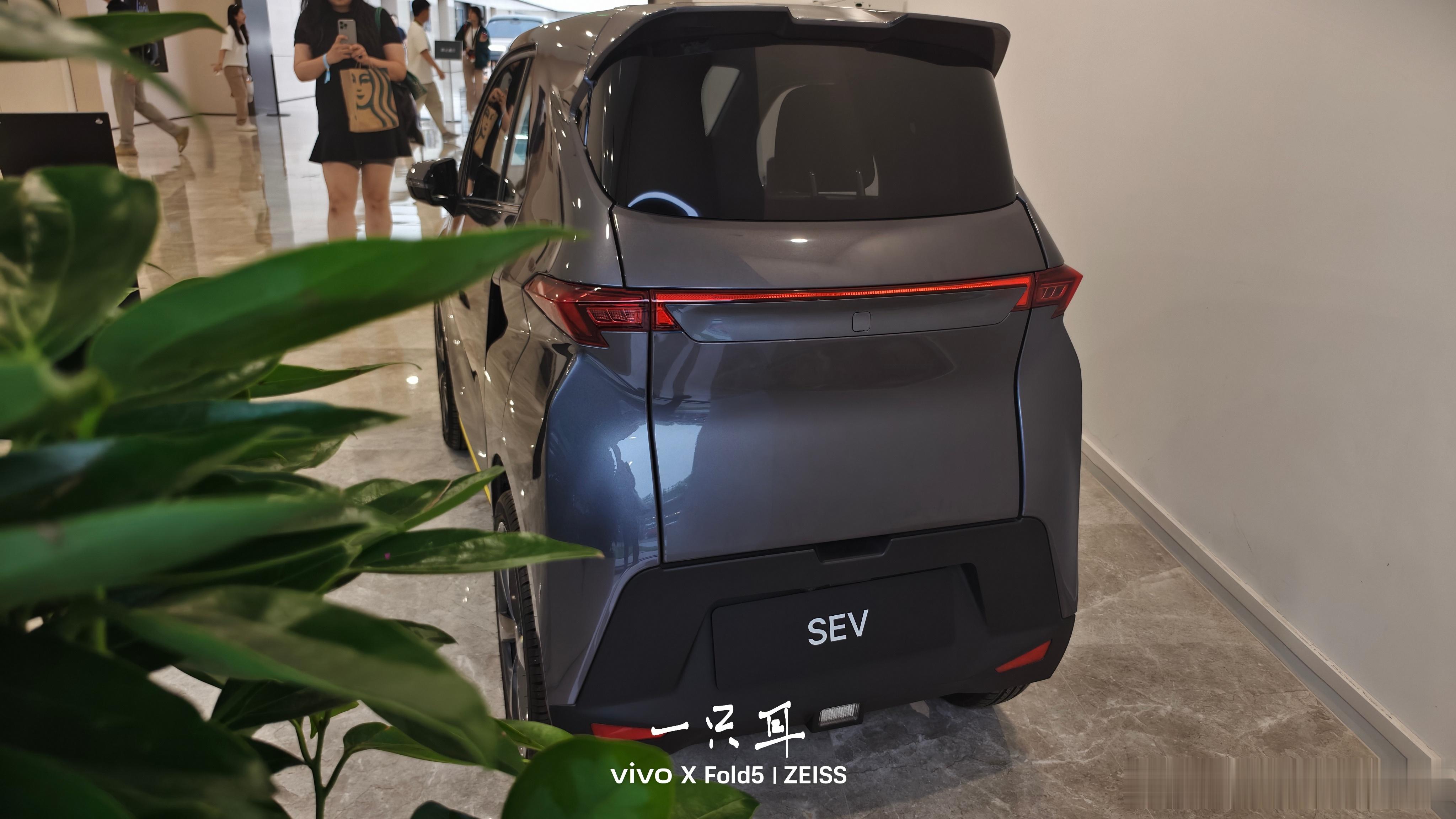 在理想发布理想ONE之前，其实在我心里以为理想就是造SEV的品牌。这款看起来像把