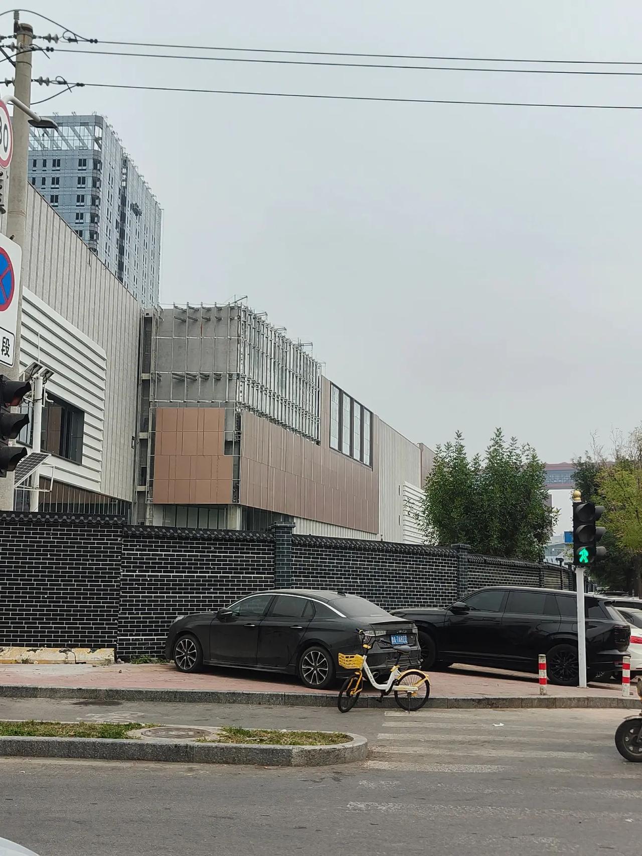 济南东部历下区长岭山片区银丰新天地项目，还是租赁公寓加商场模式！银丰茂永辉超市已