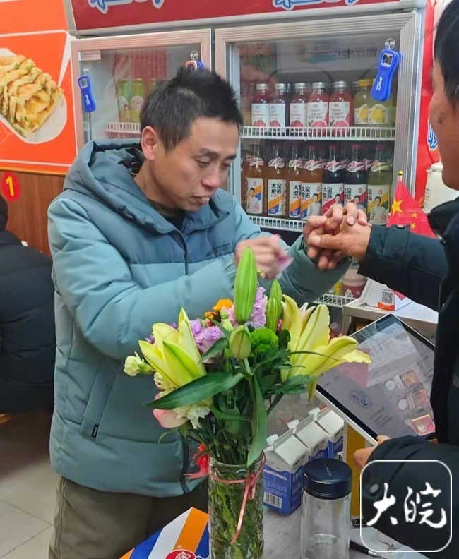 【#送不出的免费面见证了双向奔赴的爱#】#老板感恩免费送面却引来更多好心人#  