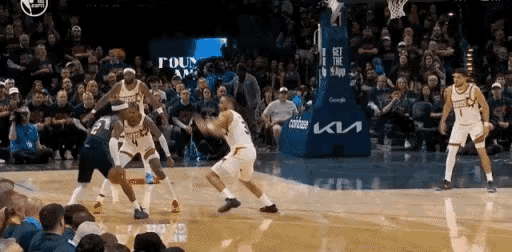 忍无可忍！布克和狄龙赛后直接硬刚裁判。太阳和雷霆的第二场季后赛结束了，太阳依然打