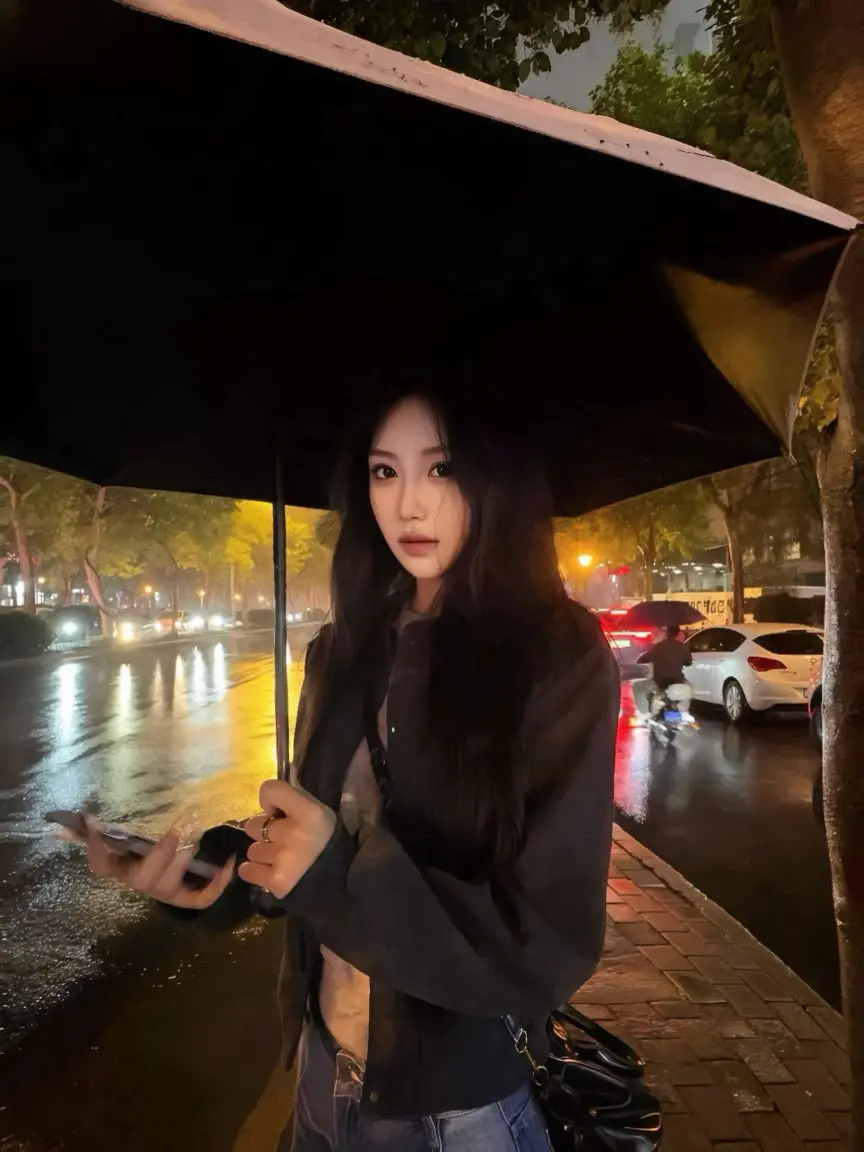 该怎么开口呢 是说天气 还是说好想你