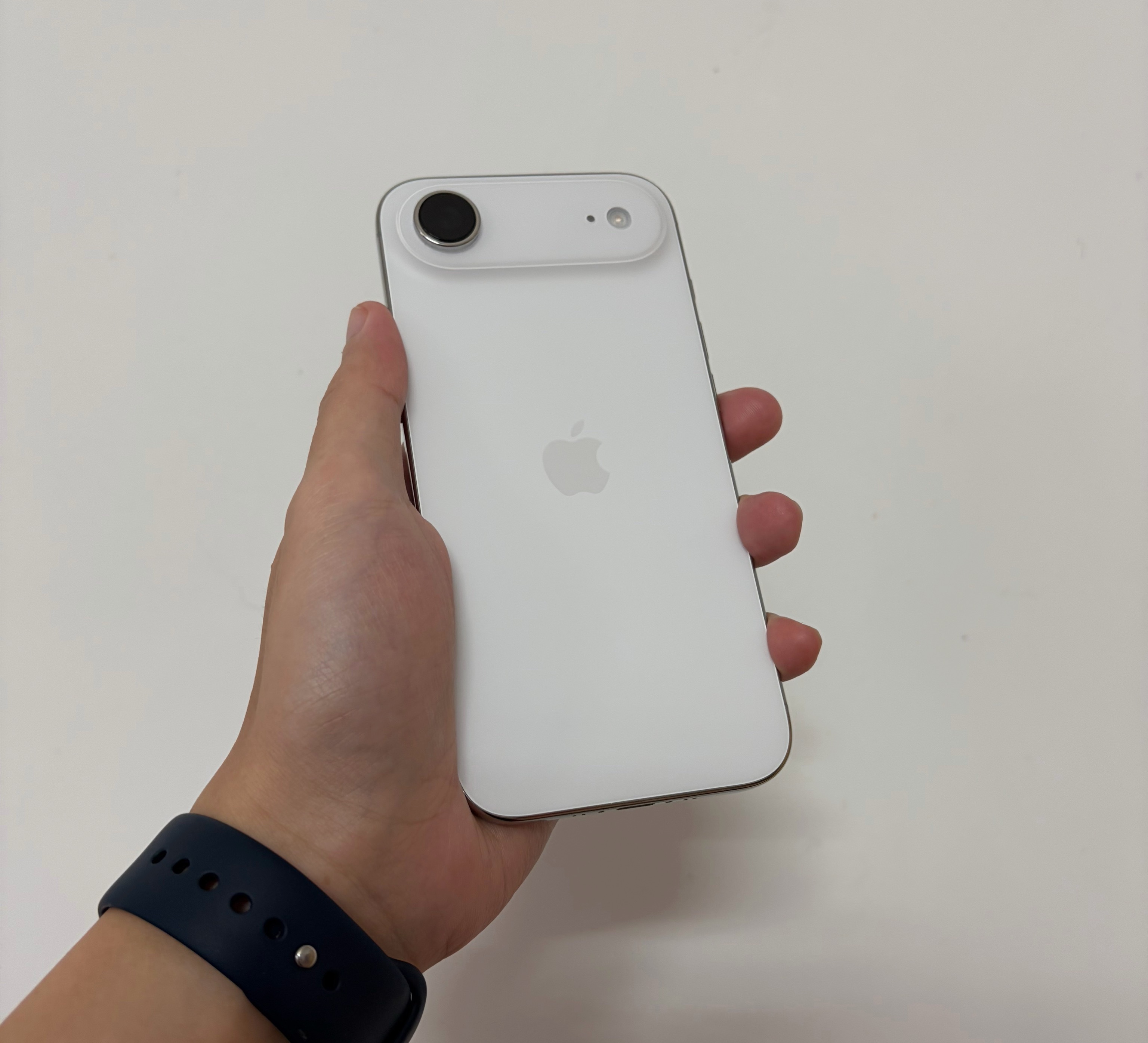 白色的iPhone Air好看吗？