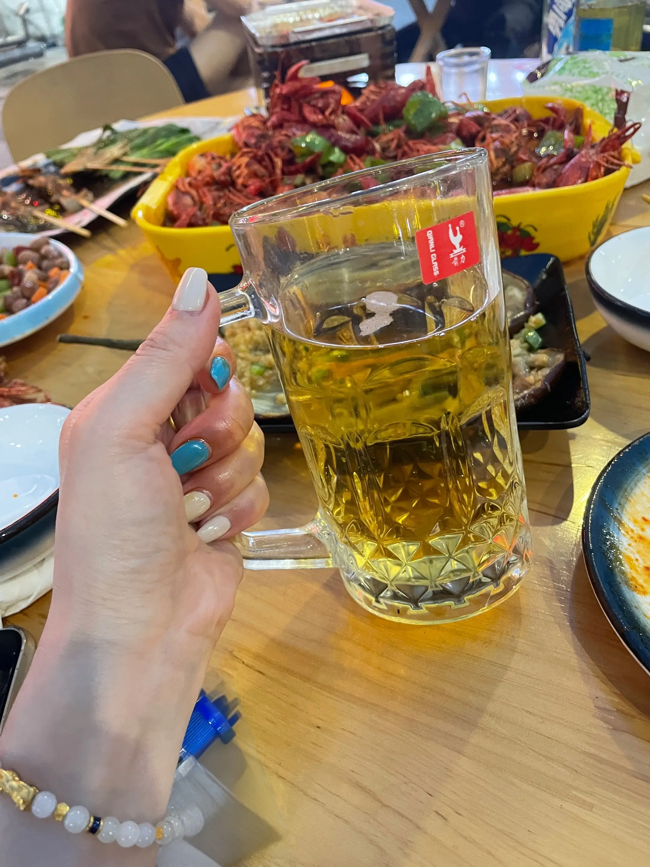 人和酒一样都是矛盾体 淡了嫌没味道 浓了怕喝过头