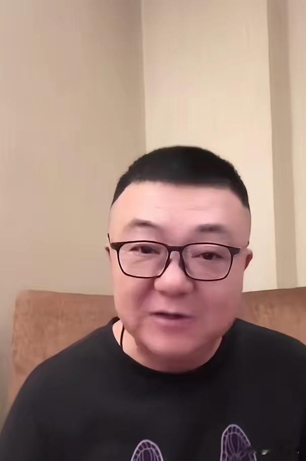 不喜欢董路的人就是汉奸？不管是逻辑上还是事实上都说不通！

董路不代表官方，甚至