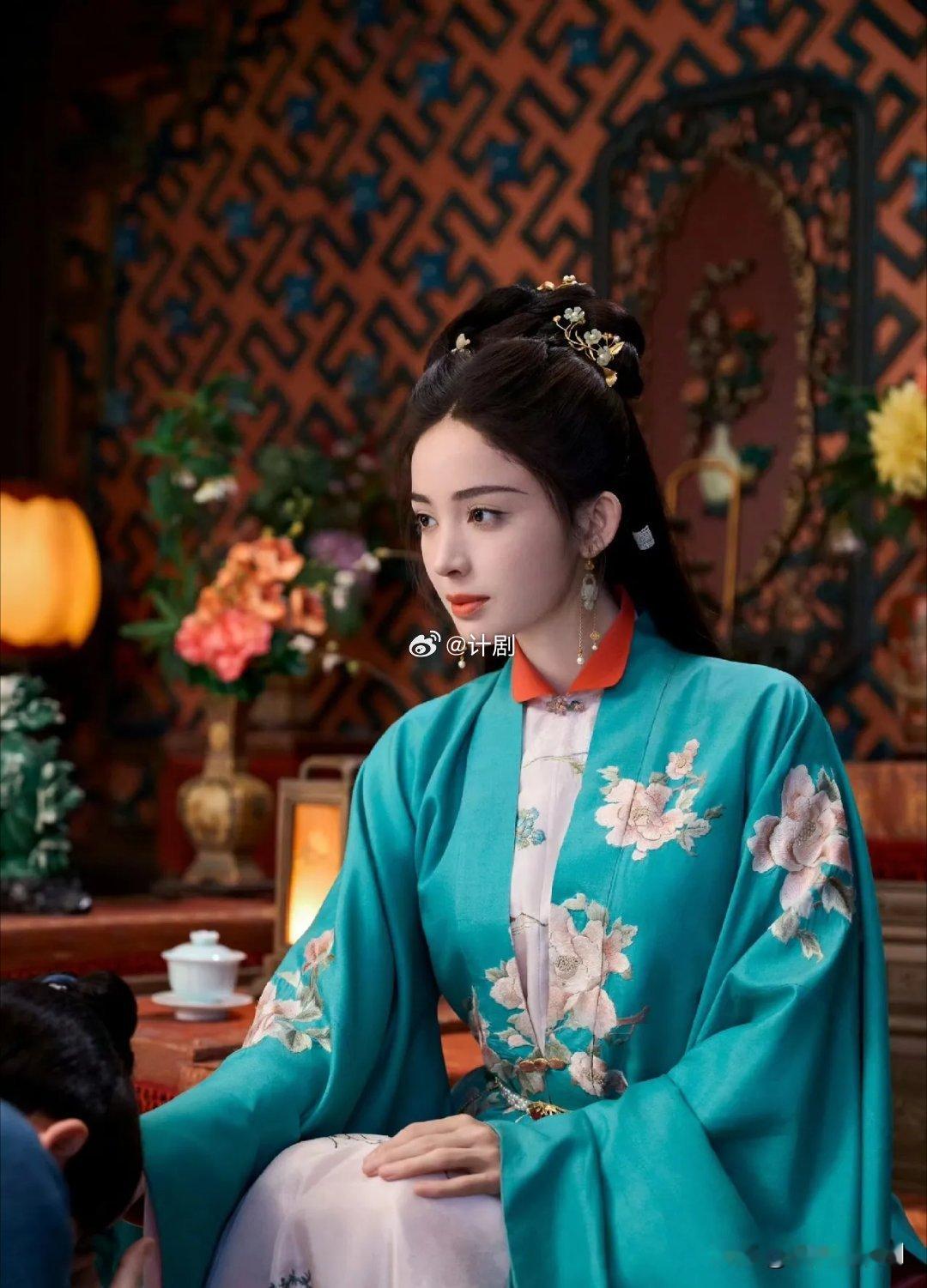 同样是来自新疆的美女为啥大家不喜娜扎，都喜欢热巴？终于这一次，娜扎迎来了自己的翻