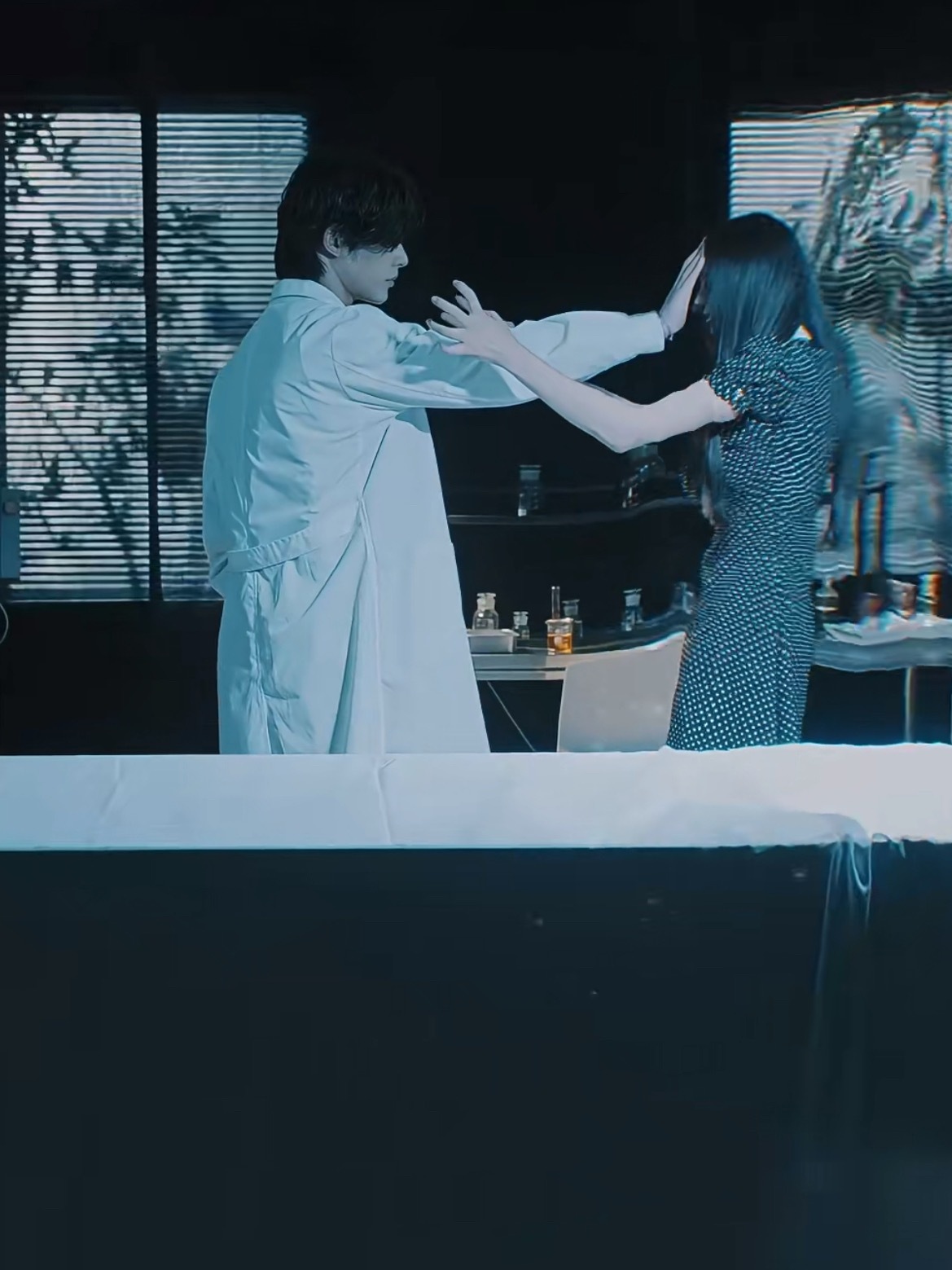 你们短剧制作是要考研吗 短剧《这个法医有点冷》的制作完全超出预期，画面有韩剧般的