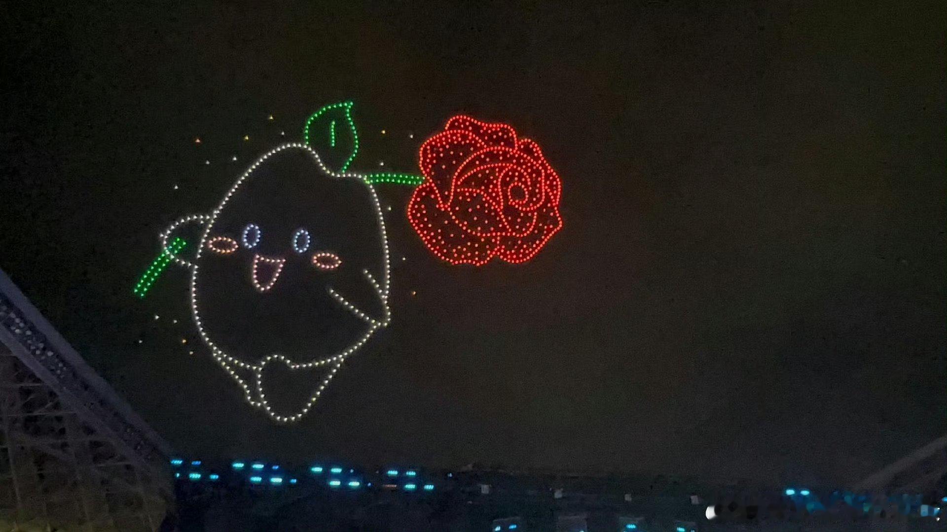 周深好浪漫周深贵阳七夕演唱会，再次无人机表演➕烟花秀，视觉听觉双重盛宴[666]