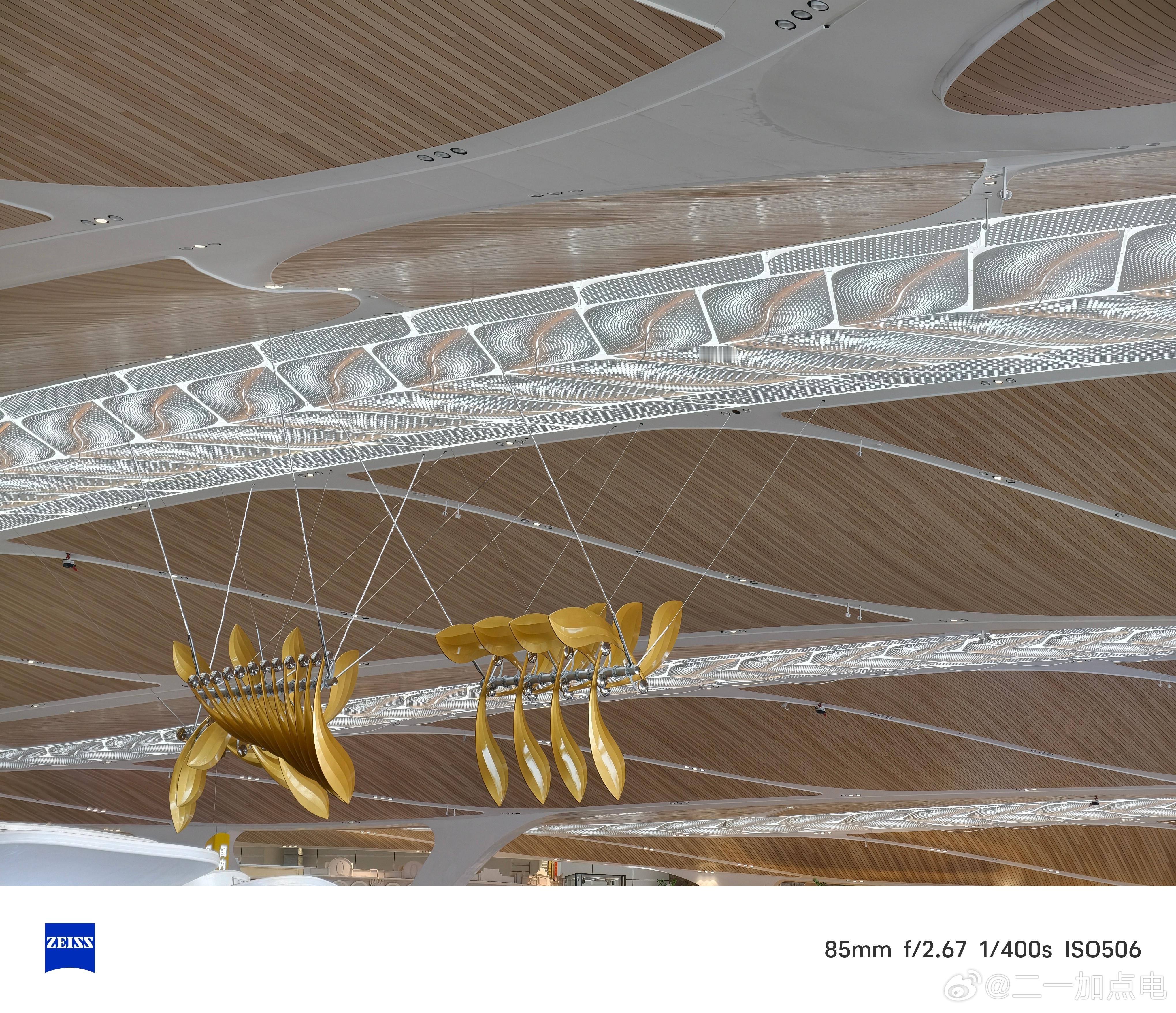 今天刚好来新开的白云t3飞，新机场设计还蛮好看。有一个想不明白的是t3安检放行李