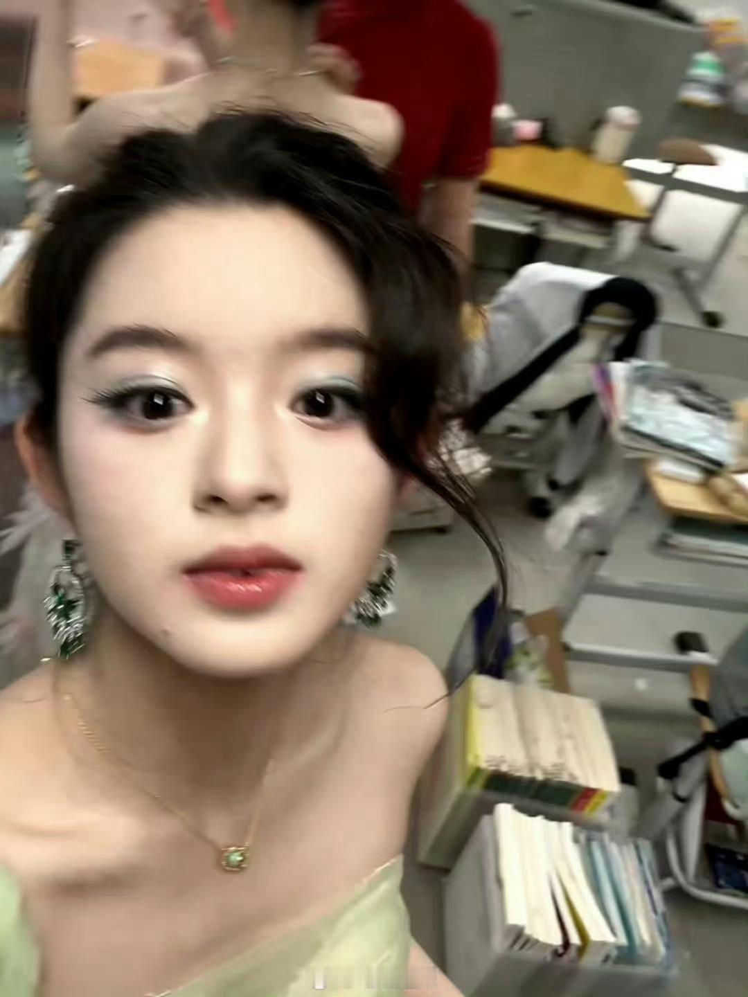 速度呀！豪华别墅能不能也量产？？黄杨钿甜同款耳环已量产 ​​​