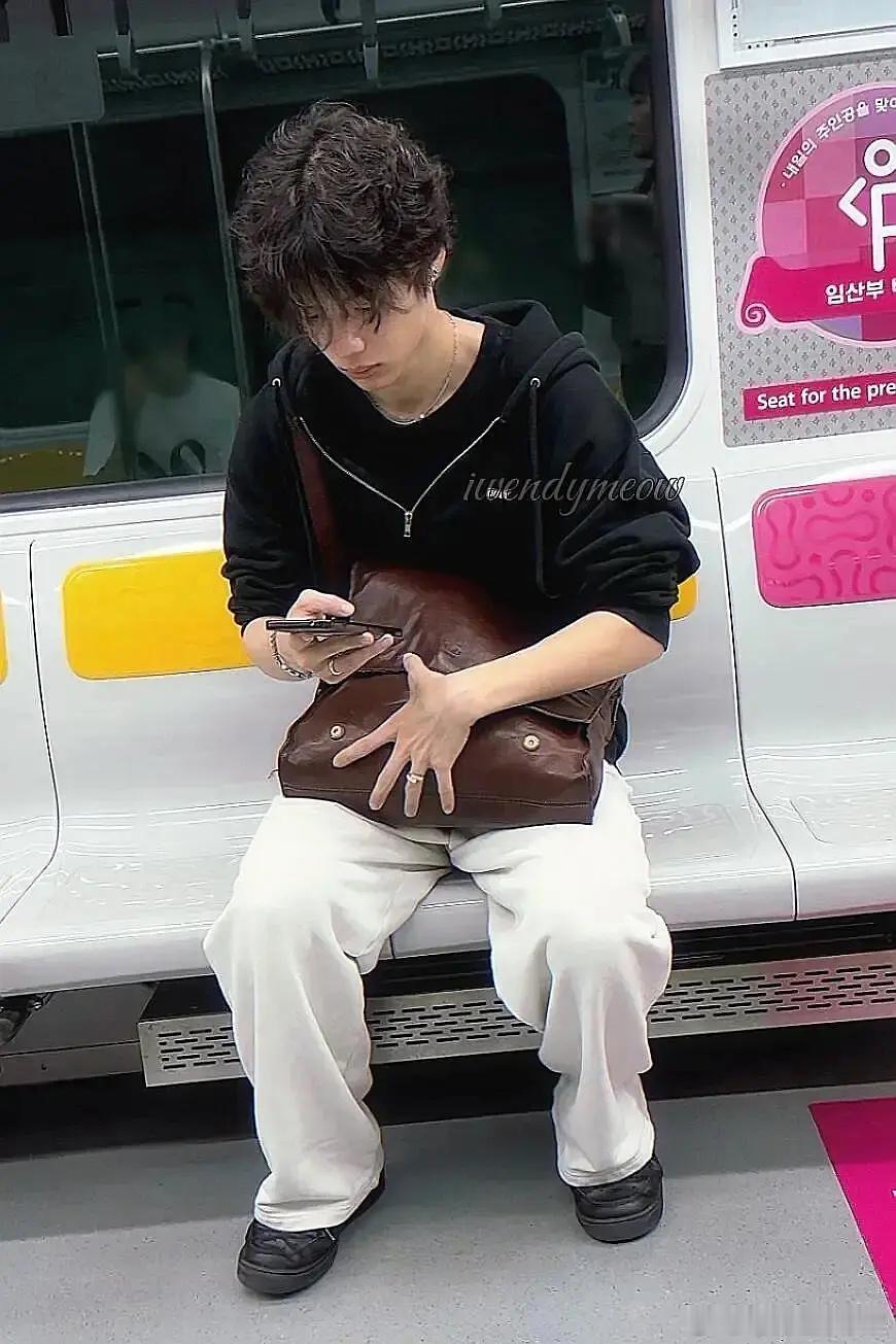赶早高峰地铁的s.m新男团成员们 是你的理想型吗 