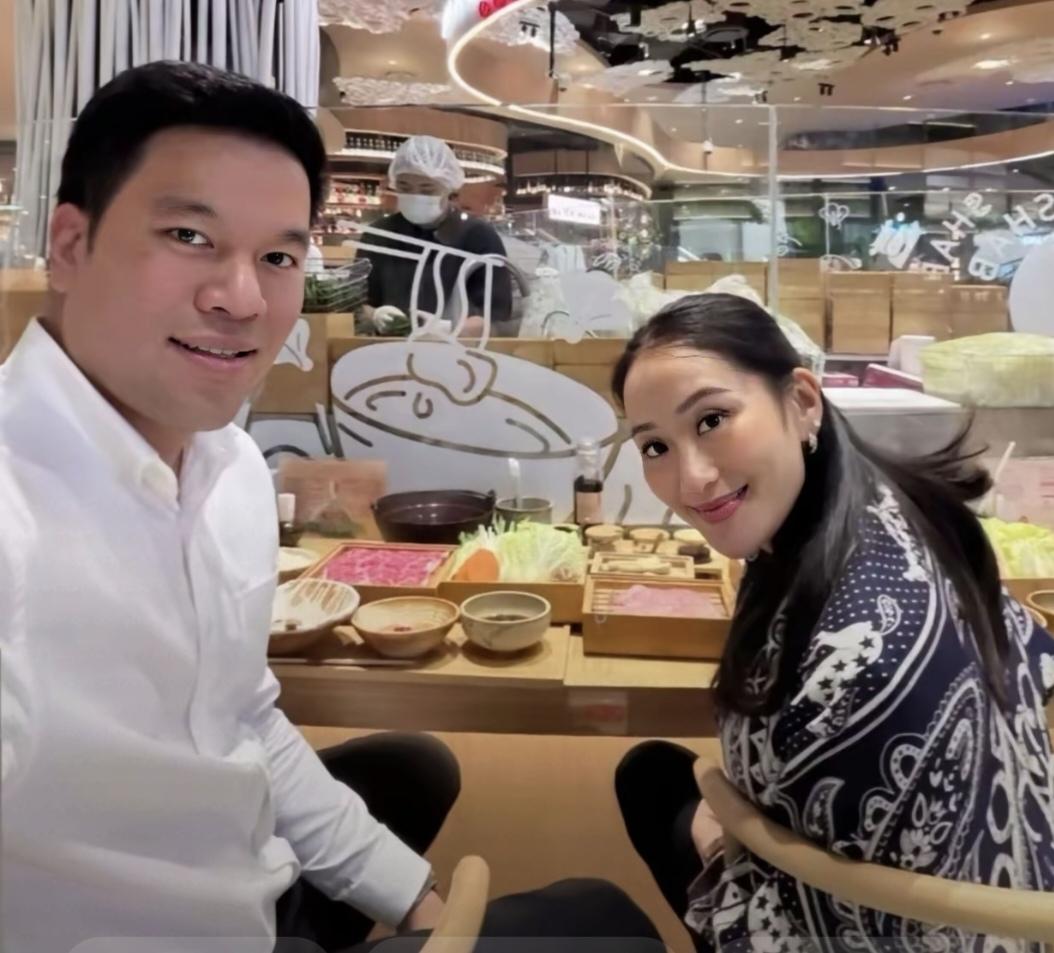 如今佩通坦的生活悠闲，自在，浓浓的爱情，亲情氛围拉满！1月14日和老公皮塔卡一起