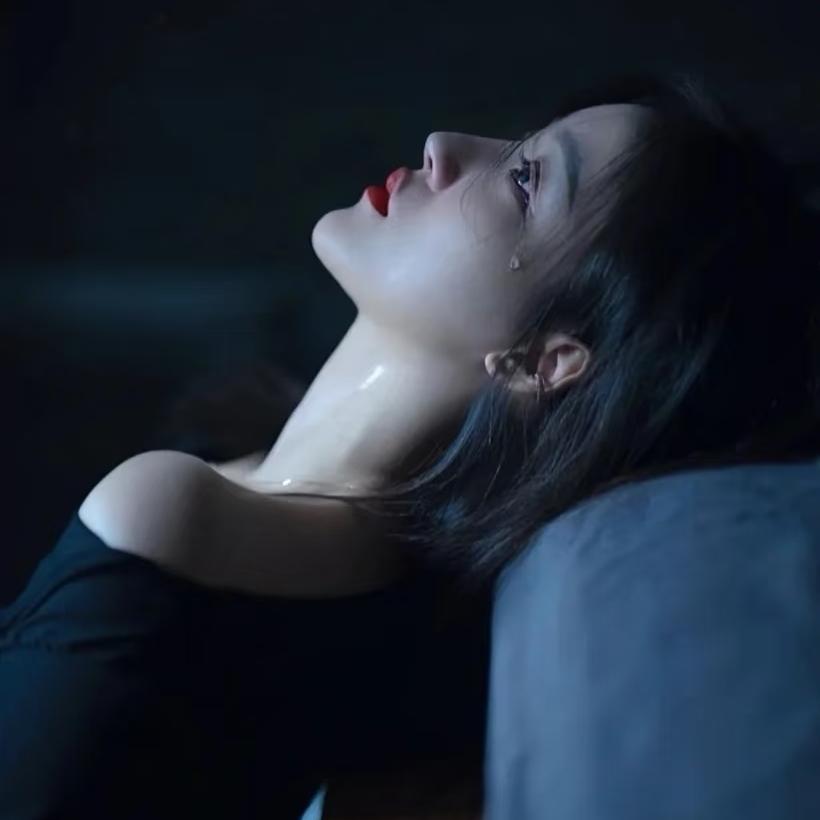 三十万彩礼、有房有车无贷款，这些条件像一道门槛，拦住了我同事的三次婚姻。眼看她已