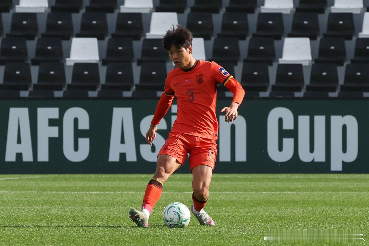 【U23国脚后卫贺一然即将加盟蓉城，而非传闻中的山东泰山】        U23