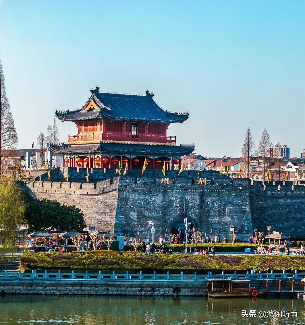 荆州之择：理想困局与现实破局
 
赤壁战后，荆州成了刘备集团的“生死岔口”：诸葛