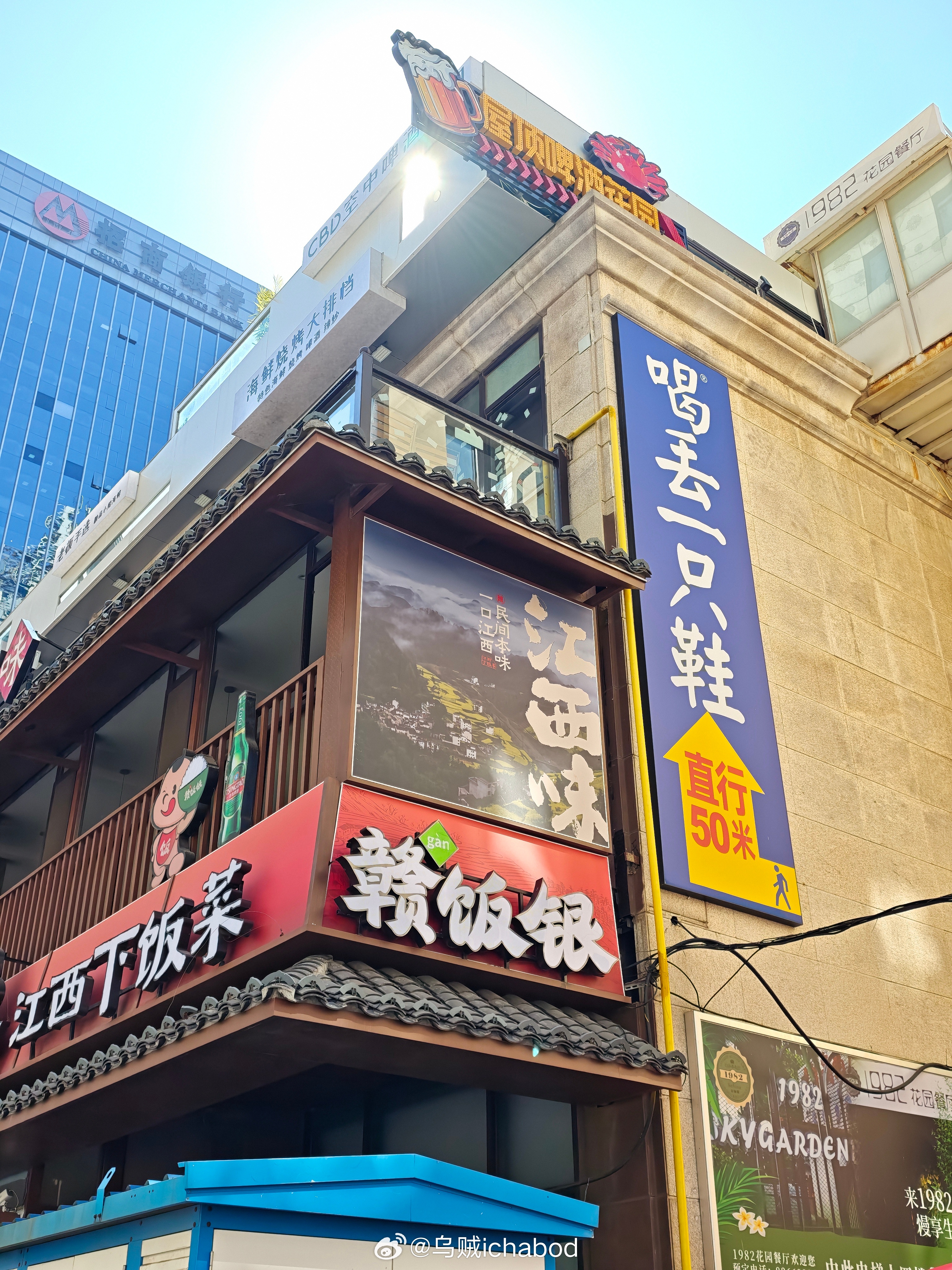 【低笑点】这个店据说是大连本地有名的烧烤，晚上坐滴滴回酒店一晃而过，我没看清，就