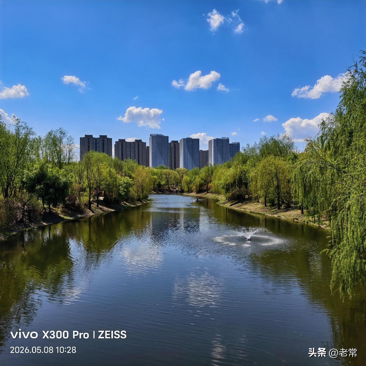 伊通河畔樱花岛随手拍。
分享一张相册里随手拍的天空 随手拍，分享图片