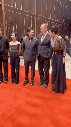  丝毫不留情面！中心位置归谁，全由我做主！