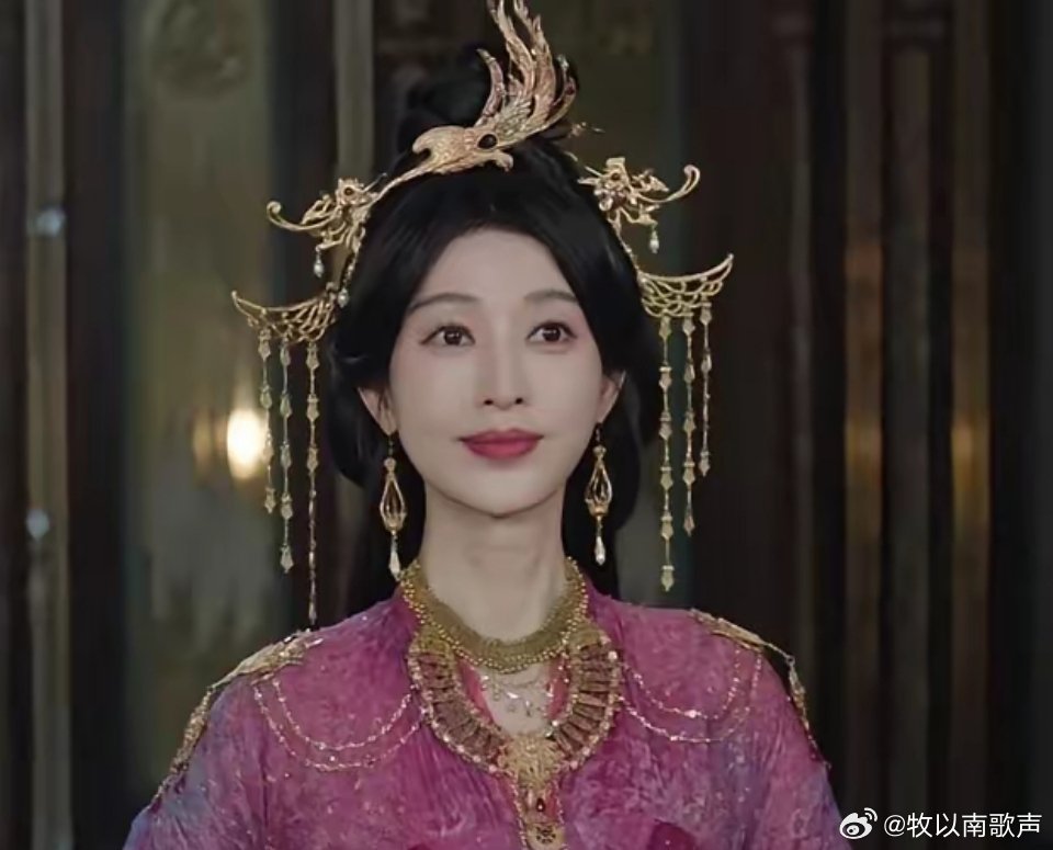 《白日提灯》最讨喜配角：贪财又爱吃瓜的姜艾姨《白日提灯》里活了上千年的姜艾，连归