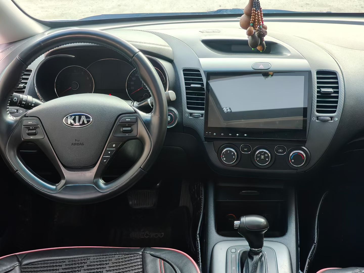 新到15年10月起亚K3，1.6自动天窗，GLS版本。个人一手私家车，带无钥匙进