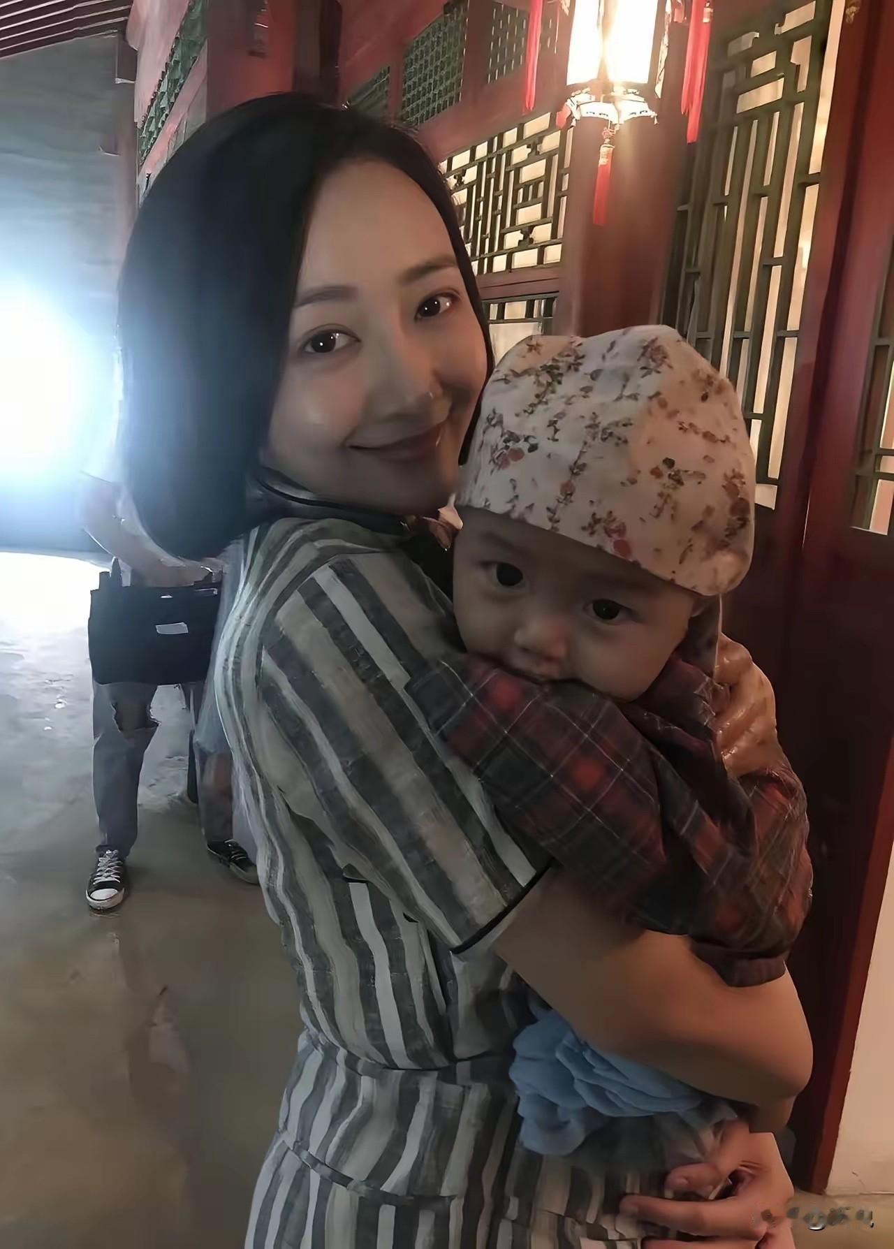 大龄女明星的现状，去父留子