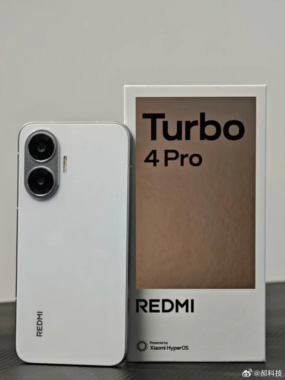 REDMI Turbo 4 Pro 1.首先外观，我觉得玻璃背板金属边框真的相对
