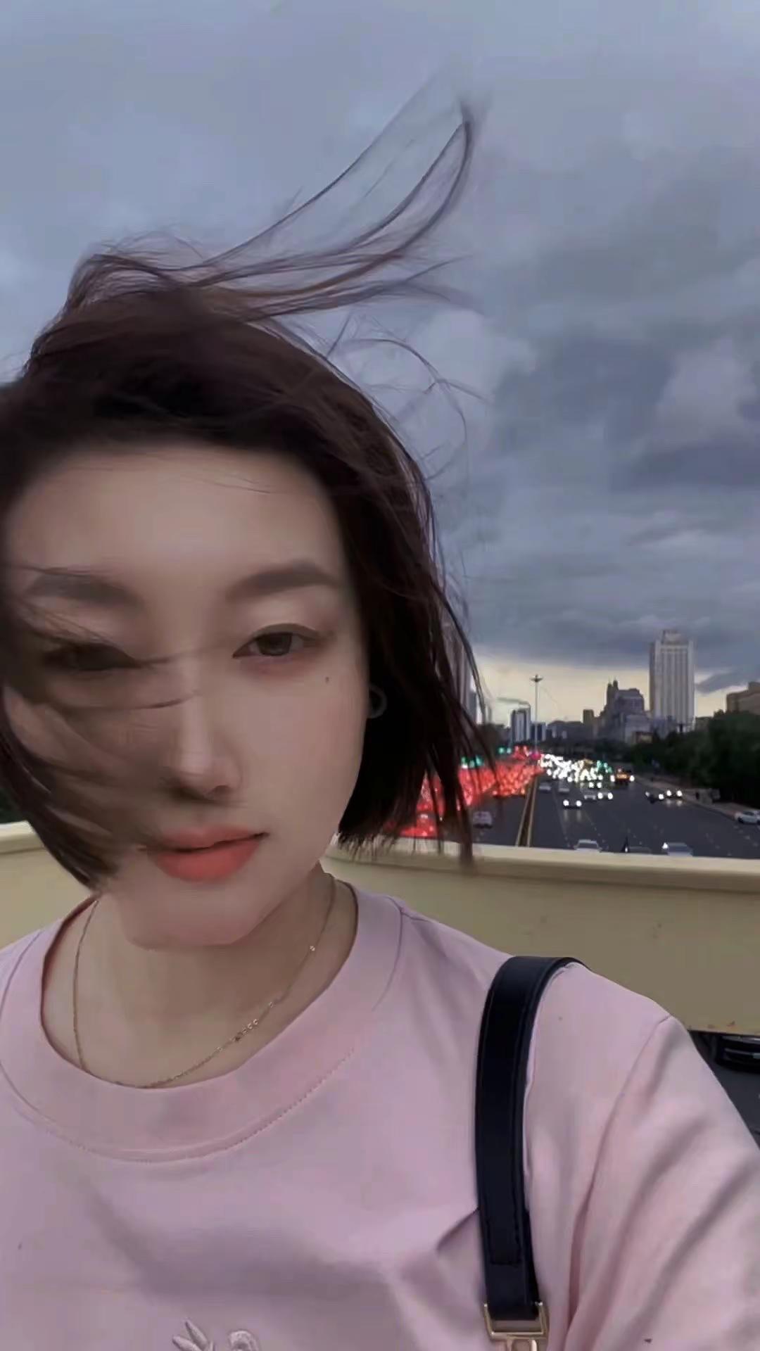 语言很贫瘠，讲不出心底真正的波澜！