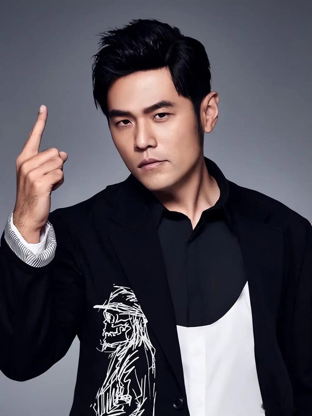 周杰伦说想尝试快闪演唱会周杰伦说最近状态很好 周杰伦近日受访时表示想做快闪演唱会