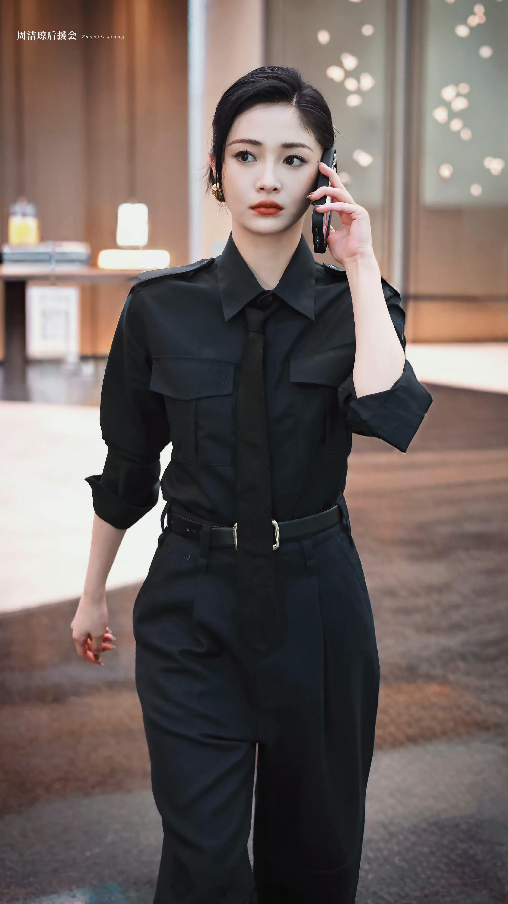 周洁琼嘉人飞行员造型，她穿制服真的好看[爱慕] 