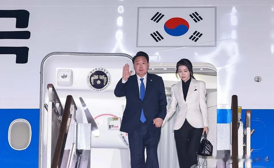 【韩国政治危机】总统安全局解释总统专机起飞的原因
首尔时间12月10日，就韩国空