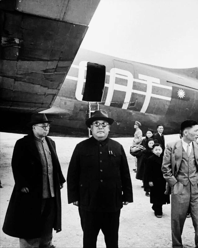 1949年，宁夏解放后，马鸿逵在乘机逃往台湾时，发现有两架国军野马式战斗机自后赶