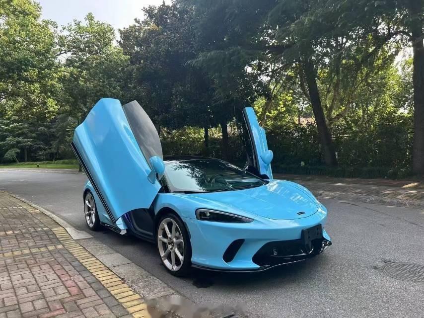 早安~迈凯伦 GT 标准版 深蓝\黑2021年8月上牌，9900公里个人1手，无
