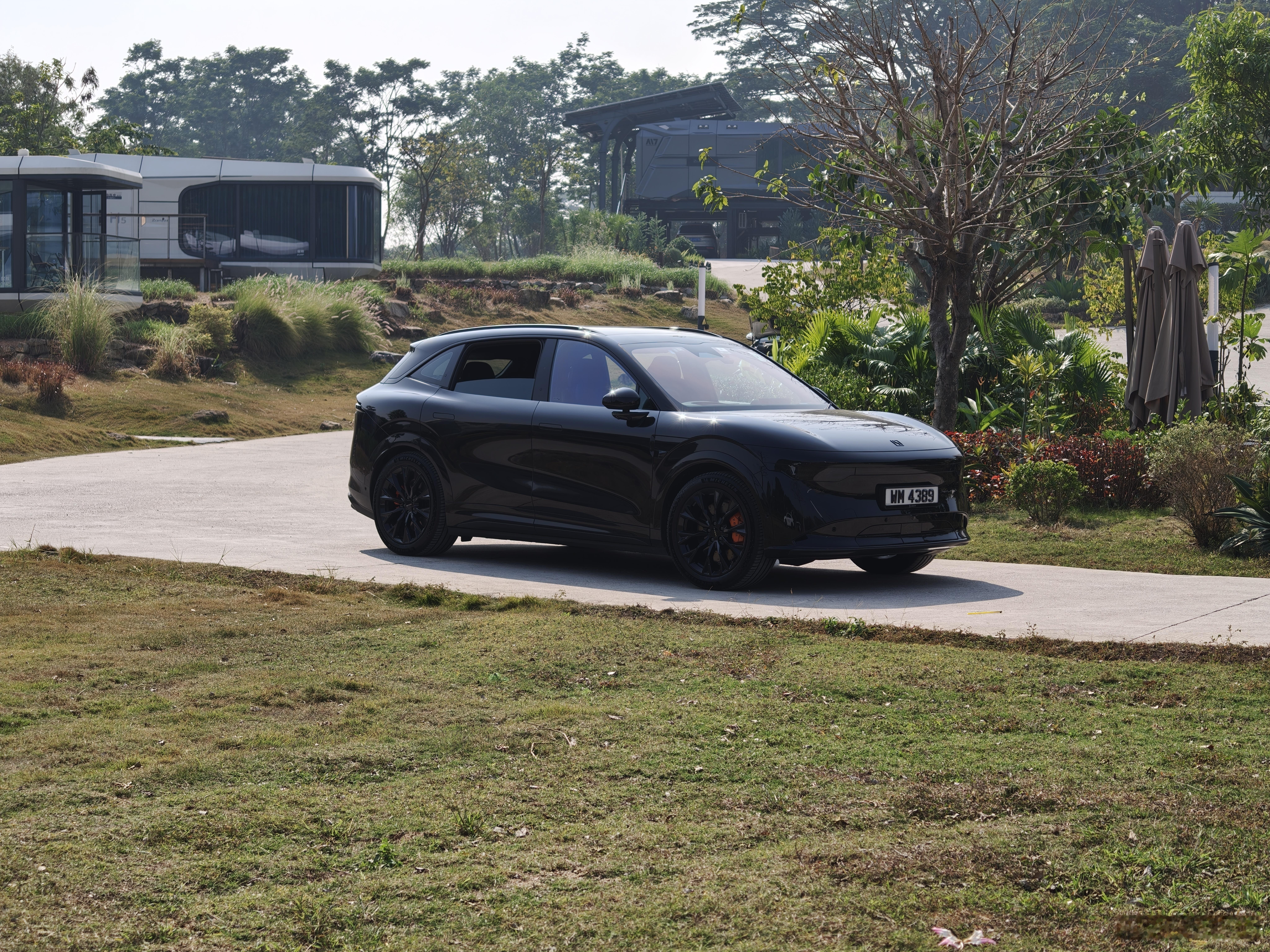 看看极氪7X搭配香港牌的颜值绿牌真的毁了很多好的设计所以呀，某些人的审美真难评啊