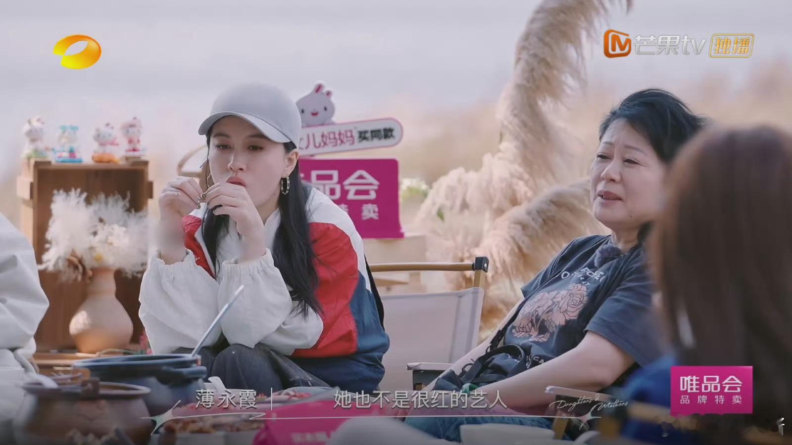 李嘉格用8年时间消化妈妈的否定事业上升期选择婚姻，却换来妈妈持续8年的否定。李嘉