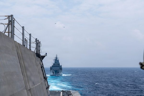 8月19日～25日，菲律宾与美国、澳大利亚在南海东部完成了第19次“多边海事合作