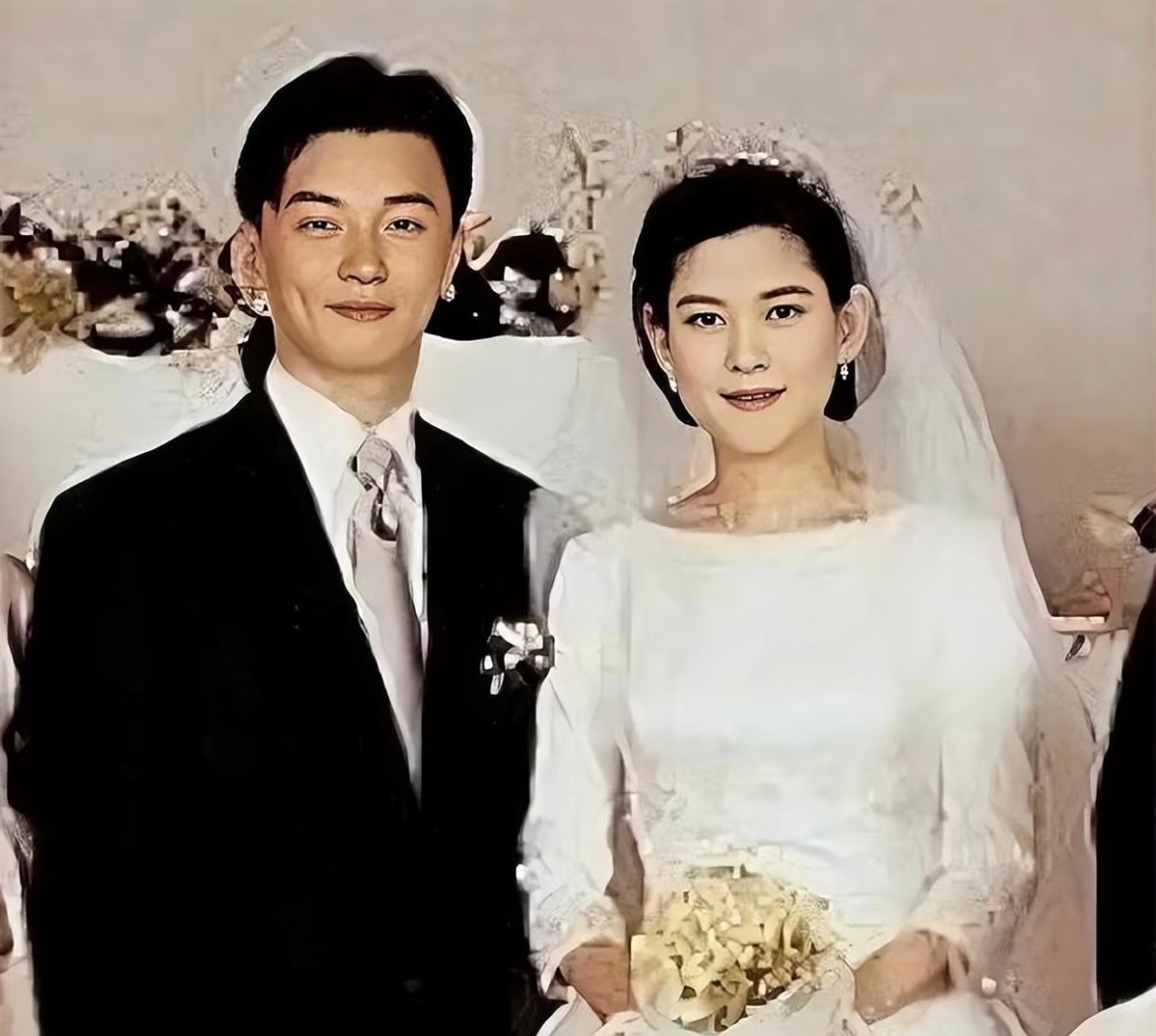 也不能说是恋爱脑，她那样的家世没有男人敢追她，她从小生了病，腿不好也不能去很远的