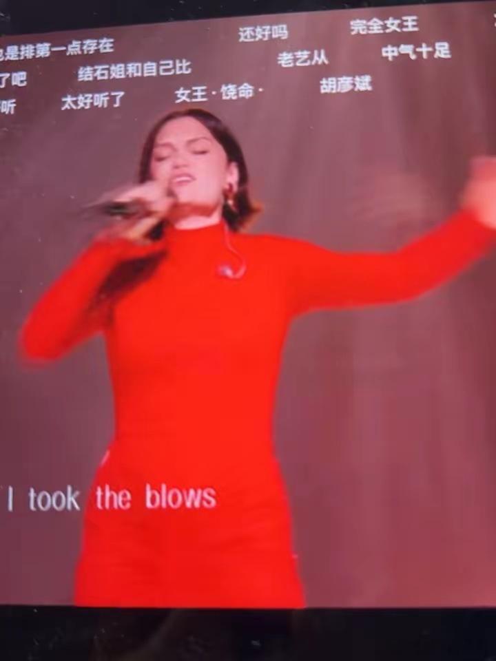 歌手 倒数第一竞争激烈 歌王就是歌王，结石姐才是实力王者！她的演唱真的就把现场其