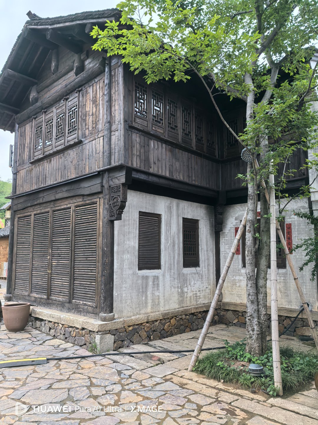 随想杂感 江苏宜兴窑湖小镇，40.50后值得回忆的好去处。白墙黑瓦，小桥流水，踏