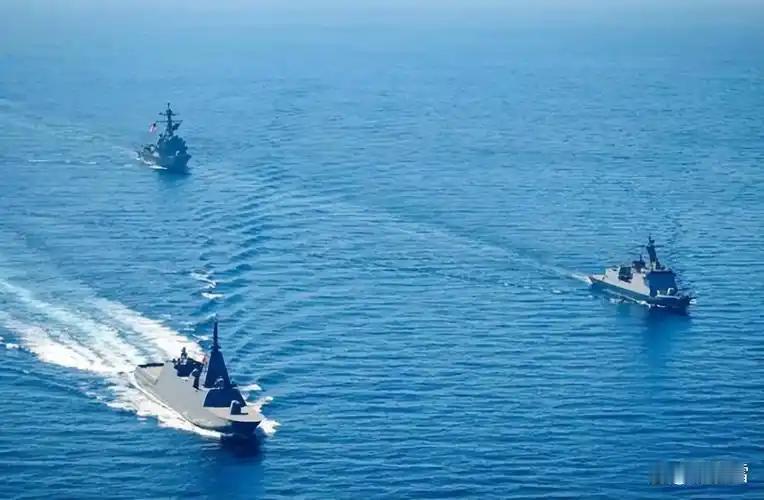 别把中国的“按兵不动”看作软弱！华盛顿和东京正在疯狂下注，赌中国不敢开枪。可他们