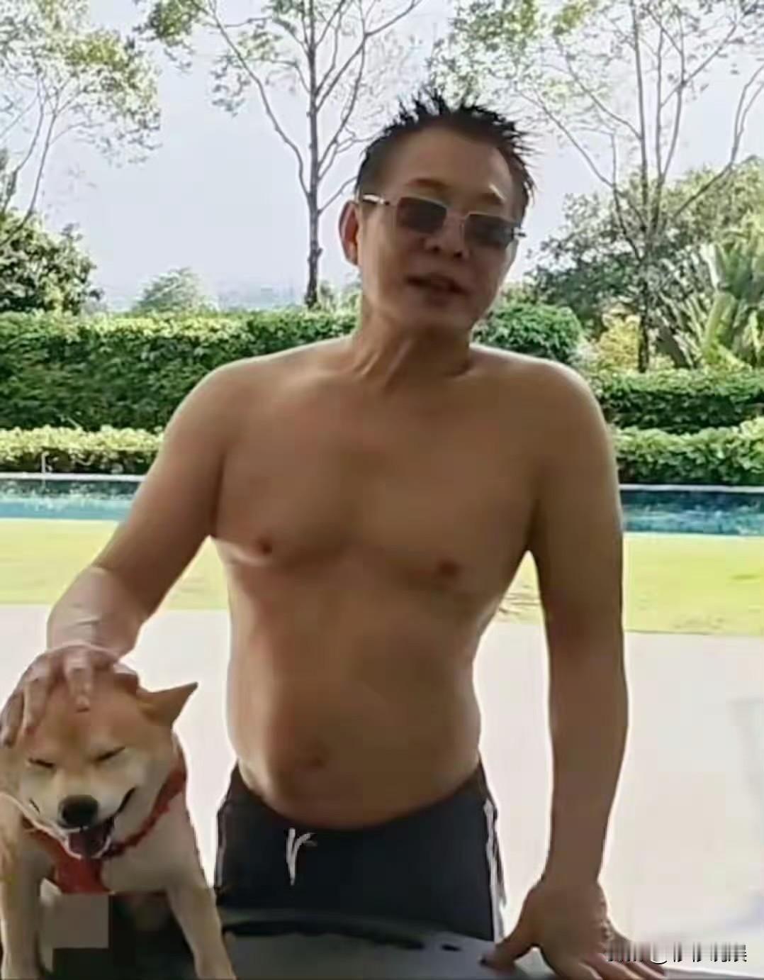 近日，网上总在传李连杰身体健康令人担忧的消息，网友也对于此事一知半解的。

李连