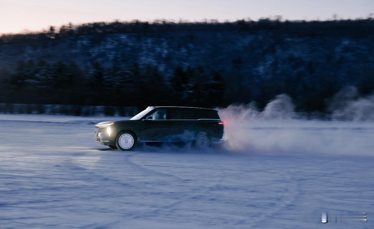 早上好，雪天。
虽然气温回暖了，但是雪融化时还是会很冷。