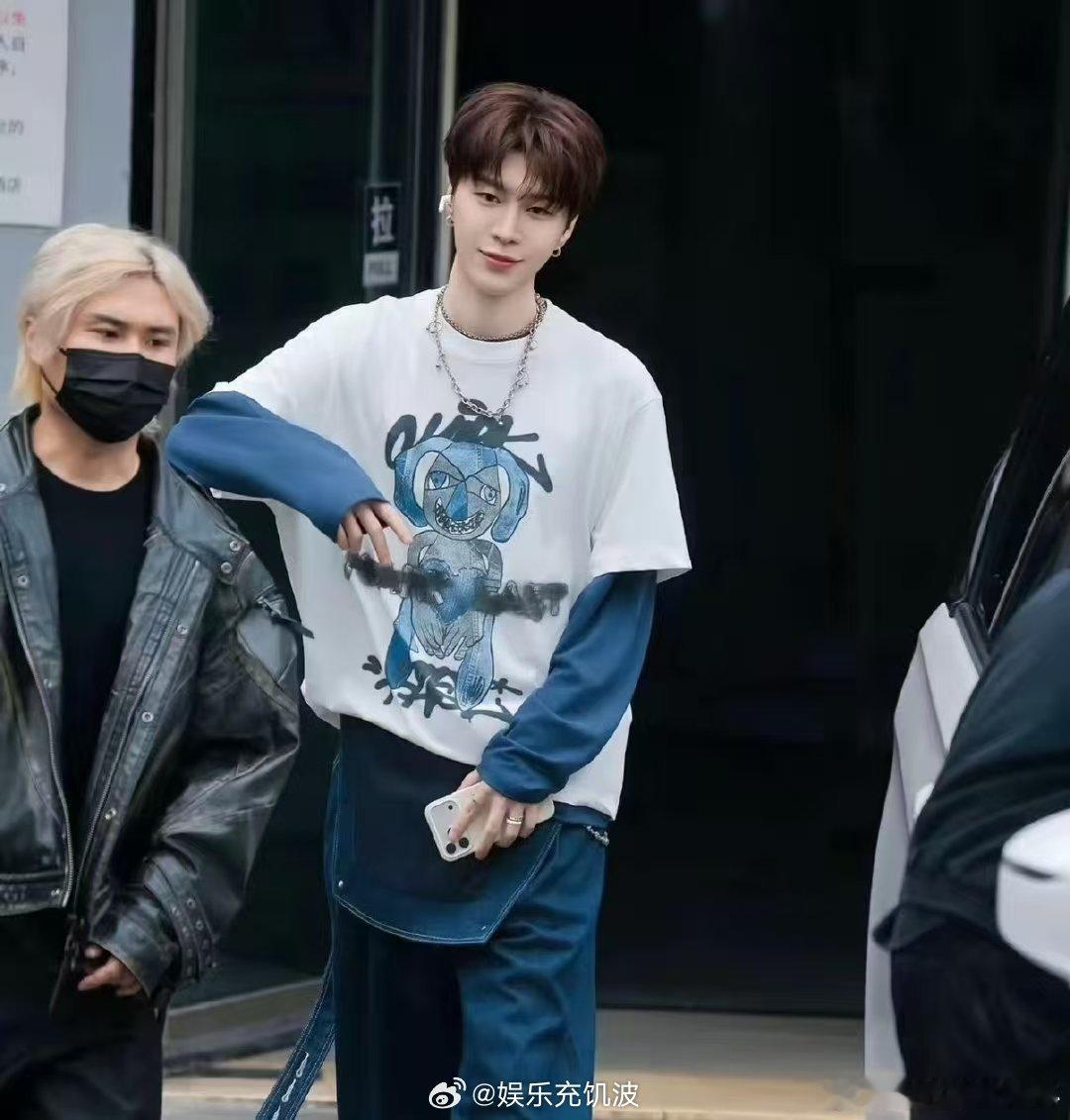 范丞丞长脖子优势赢麻了你好星期六长脖子隐藏技能解锁！范丞丞完美躲避喷水，保持帅气